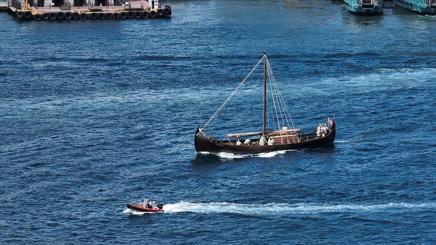 Boğaz'dan 10. yüzyıl Viking gemisi geçti