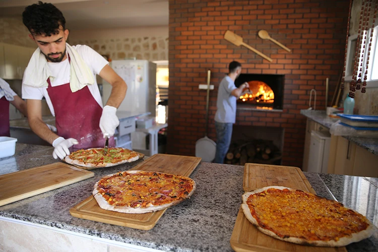 Süryani köylerinde odun ateşinde pizza modası