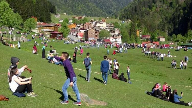 Karadeniz yaylalarında ürküten çöp yığınları