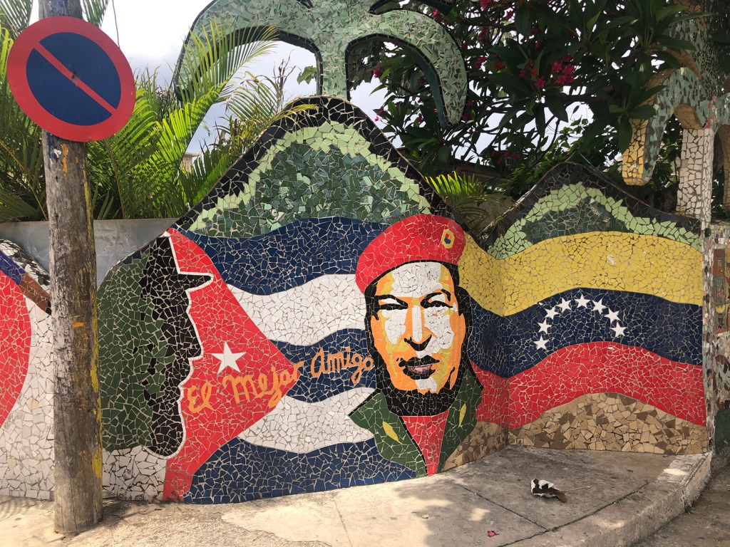 Havana sokaklarında duvar resimleri (Foto: Mehmet Demirkaya)