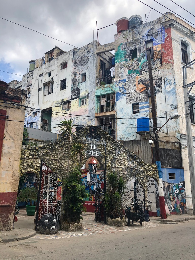 Havana sokaklarında duvar resimleri (Foto: Mehmet Demirkaya)