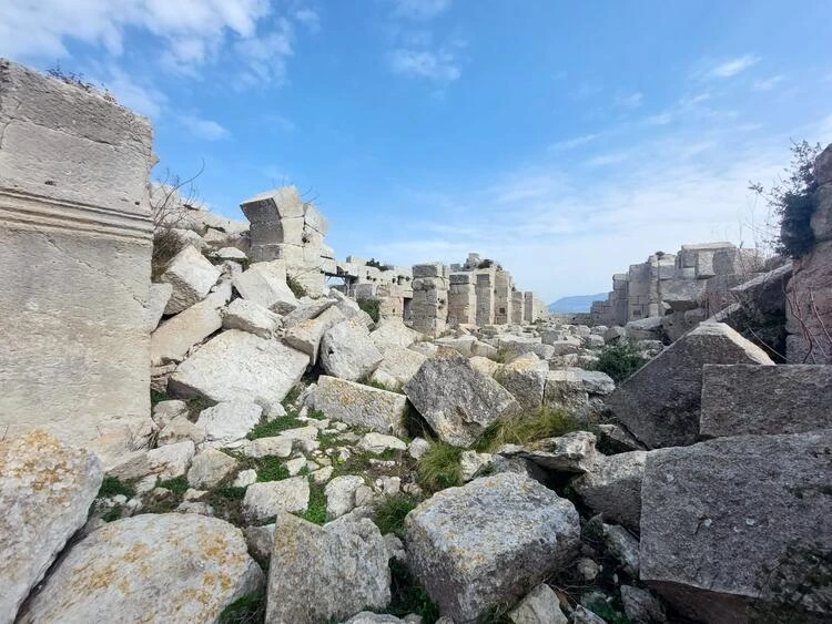 526 yılındaki depremzede Simon'un yaptığı manastır hasar almadı