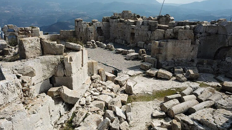 526 yılındaki depremzede Simon'un yaptığı manastır hasar almadı