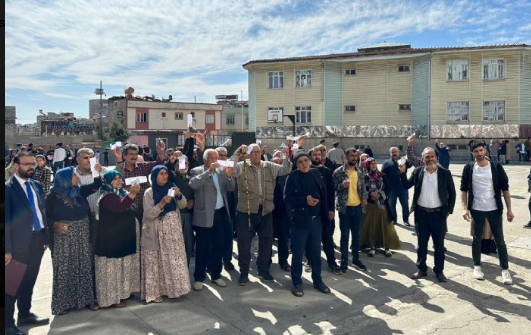 Sandık başında neler oluyor? İlginç fotolar