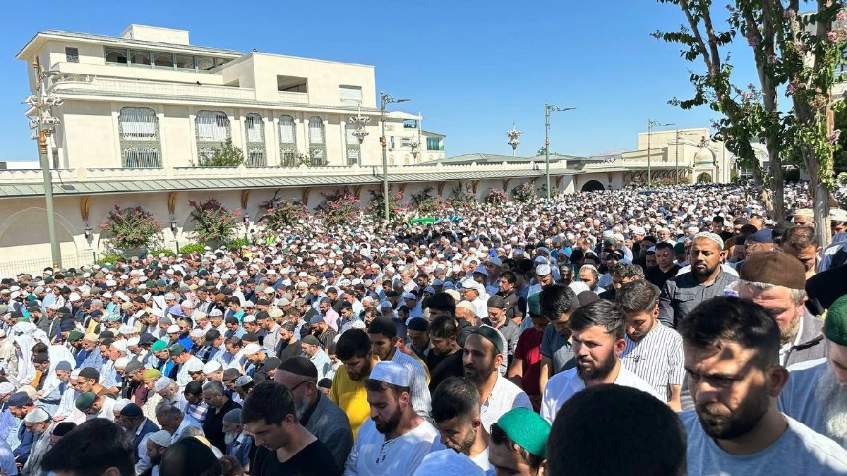 Şeyhin cenazesinde ürküten kalabalık