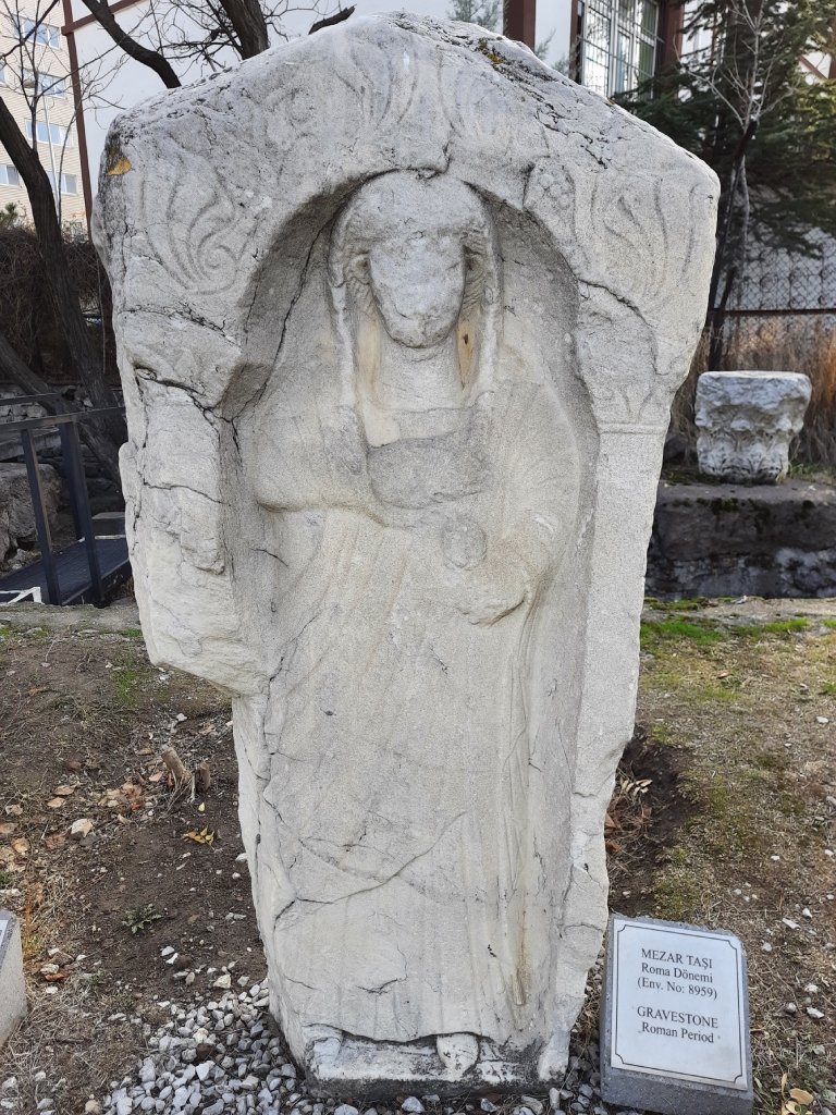 Ankara Roma Hamamı Açık Hava Müzesi'nden mezar taşları fotoğrafları