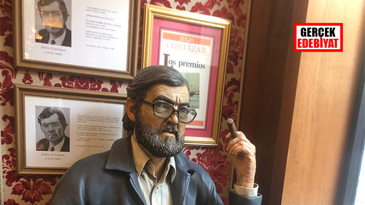 Julio Cortazar'ın kitaplarını yazdığı cafedeydik