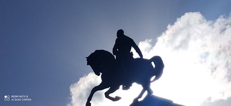 Havana'da Jose Marti heykelinin muhteşem fotoğrafları