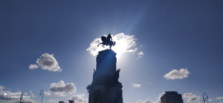 Havana'da Jose Marti heykelinin muhteşem fotoğrafları