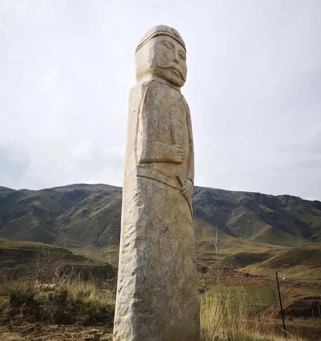 Eski Türk savaşçıları anmak için yapılmış Çin’de bulunan dev heykeller