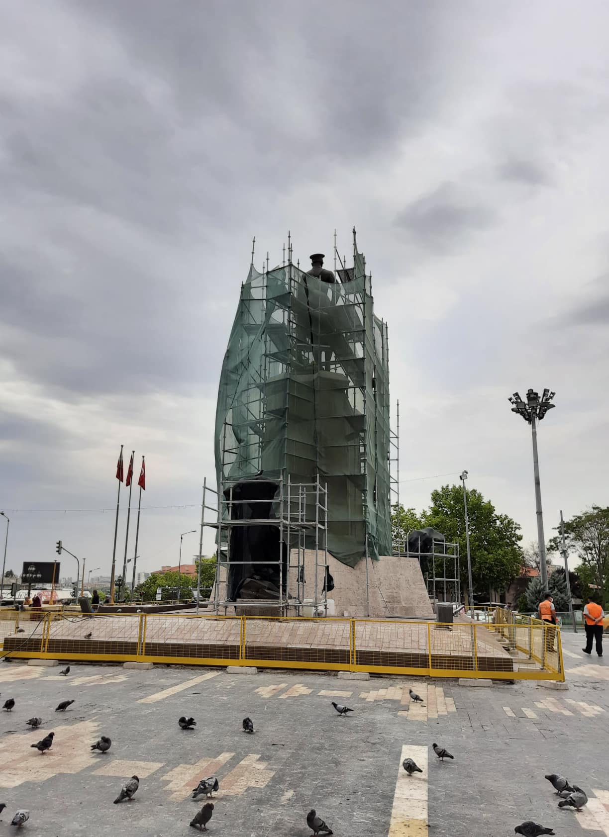 Ankara Ulus Meydanı'ndaki 'Zafer Anıtı' temizleniyor