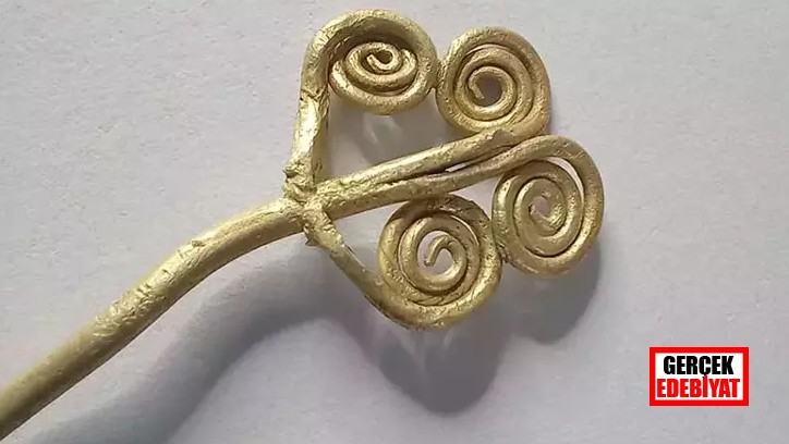 Troya’da 4500 yıllık altın broş bulundu
